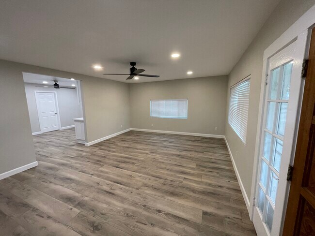 DSC05581 - 1010 Cypress Ave