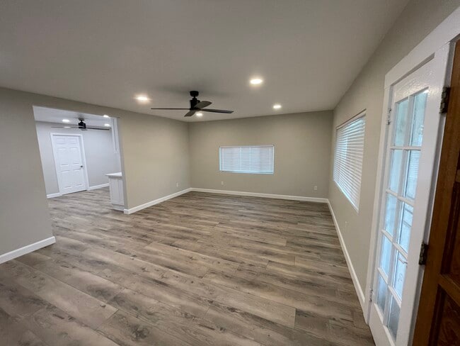 Living room - 1010 Cypress Ave