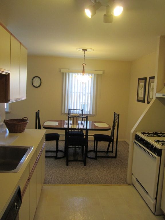 Building Photo - 210 Regency Park Dr