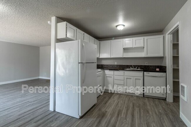 Building Photo - 10814 NE 48th Cir