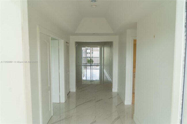 Foto del edificio - 10710 NW 66th St  408 Doral Fl 33178