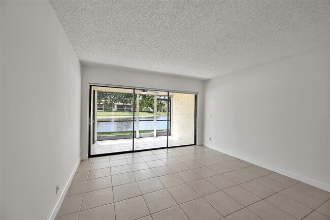 Foto del edificio - 2297 SW 15th St