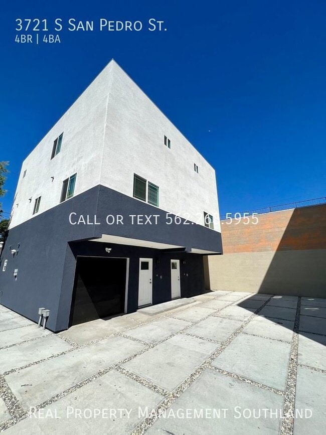 Building Photo - Stunning, 4 Bed/ 4 Bath Townhouse for Rent...