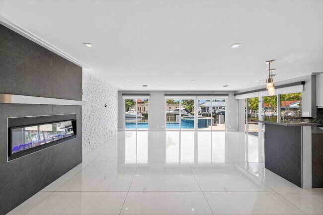 Foto del edificio - 2816 NE 24th Pl