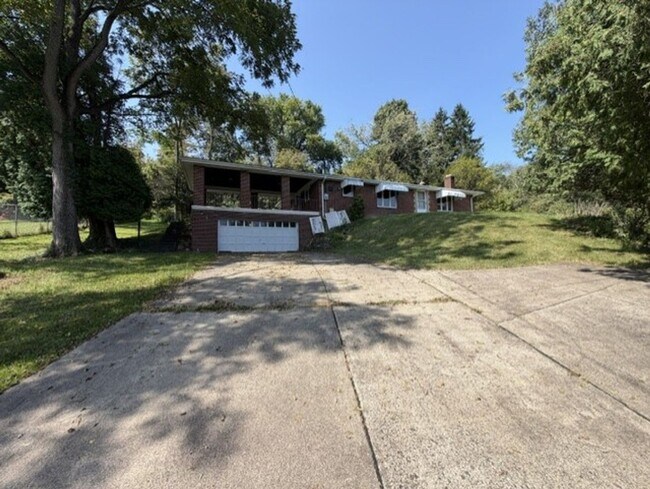 Building Photo - 123B Hidden Valley Road