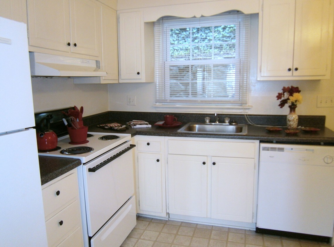 Oxford Square Townhomes 5035 Oxford St Lynchburg, VA Apartments for