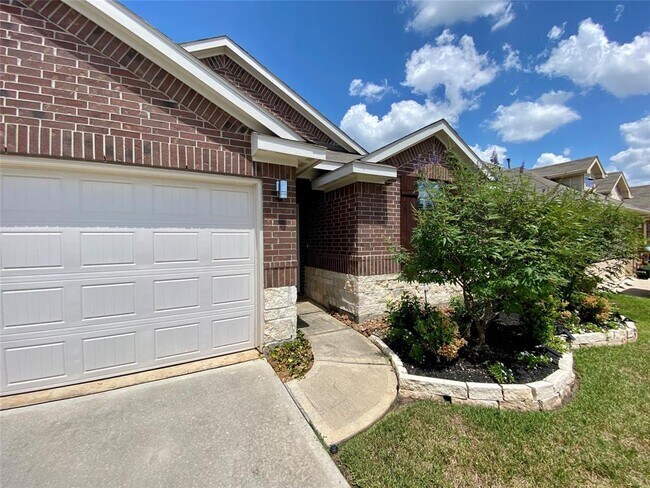 Foto del edificio - 14016 Lake Cres Dr