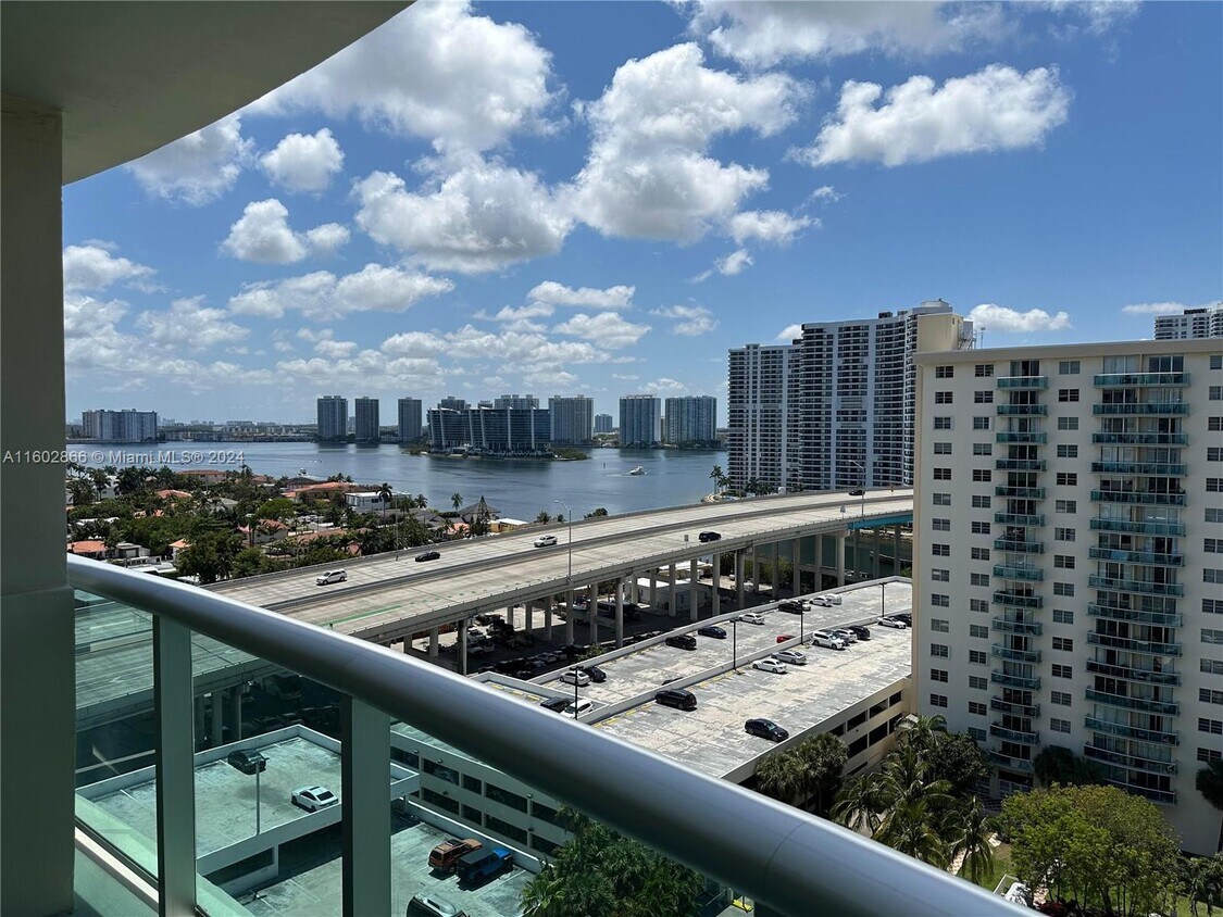 Primary Photo - 19380 Collins Ave