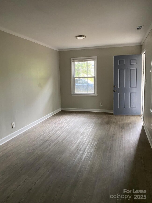 Building Photo - 811 Seldon Dr