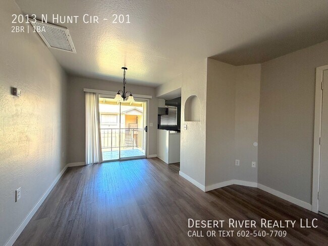 Foto del edificio - 2013 N Hunt Cir