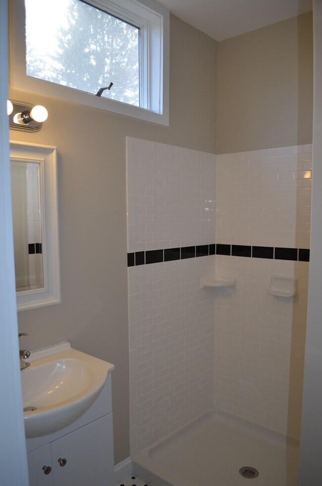 Building Photo - 148 Beacon St