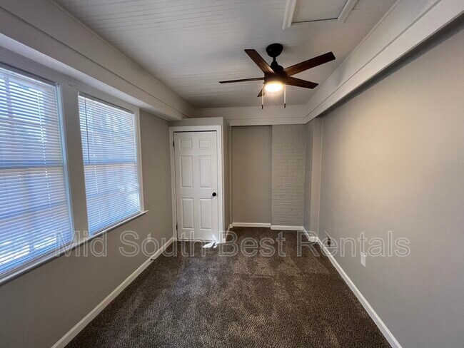 Building Photo - 1069 Terry Cir