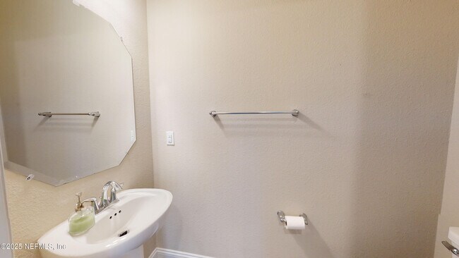 Foto del edificio - 201 Silver Creek Pl