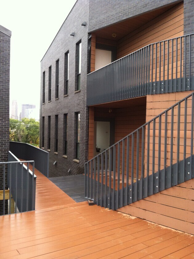 Private entrance off connecting stairway - 432 Liberty Hl