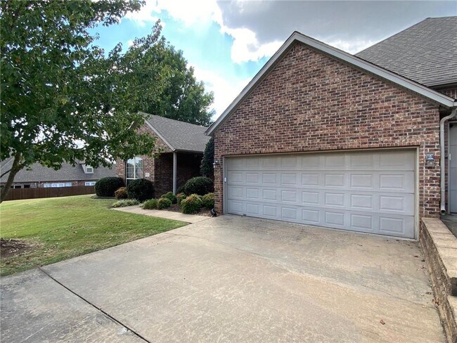 Building Photo - 4221 N Zion Valley Dr