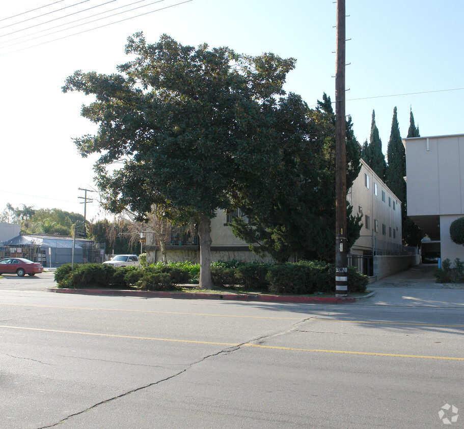 Building Photo - 12202 Magnolia Blvd