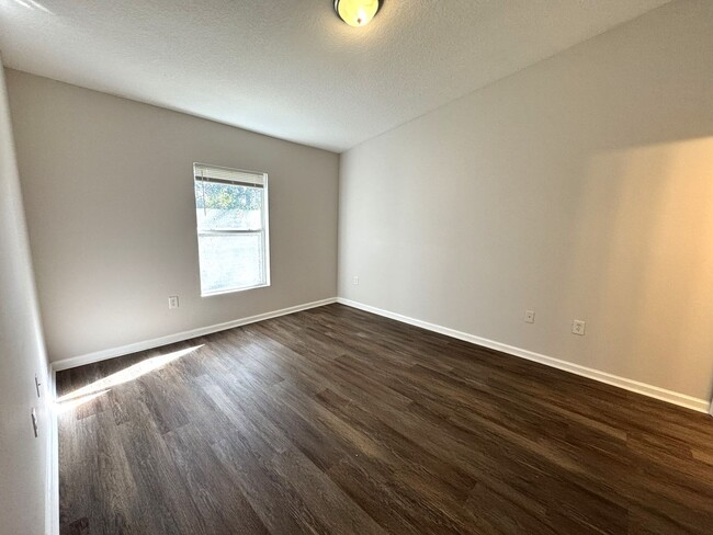 Foto del edificio - Updated 3BR/2BA Westside Condo