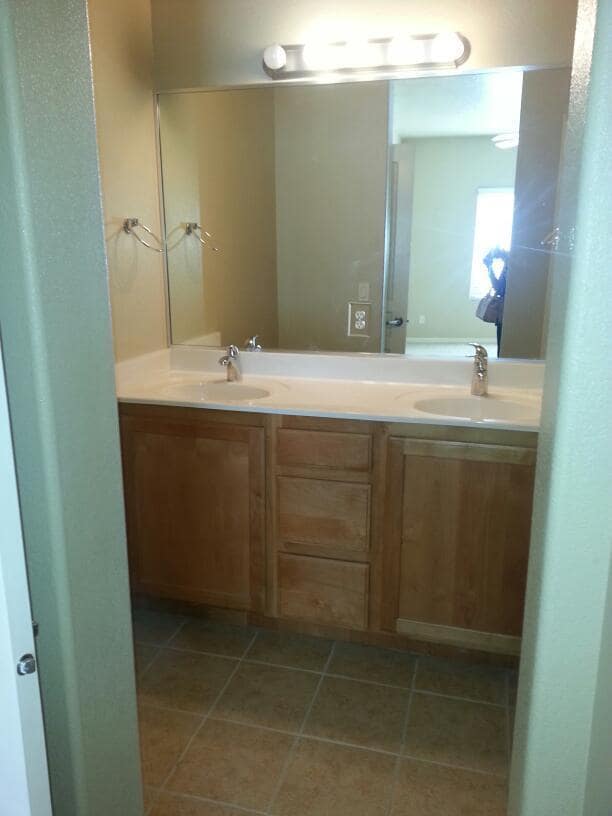 Building Photo - Charming 3-Bedroom Town Home in Golf Cours...
