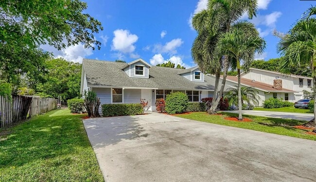 Building Photo - 9258 Green Meadows Way