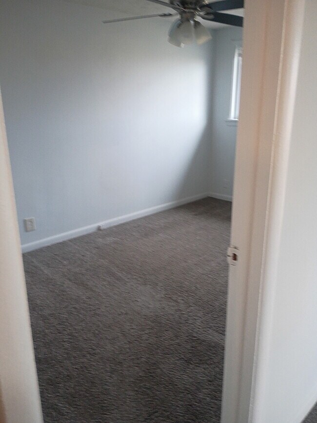 Building Photo - 106 N Mitchner Ave