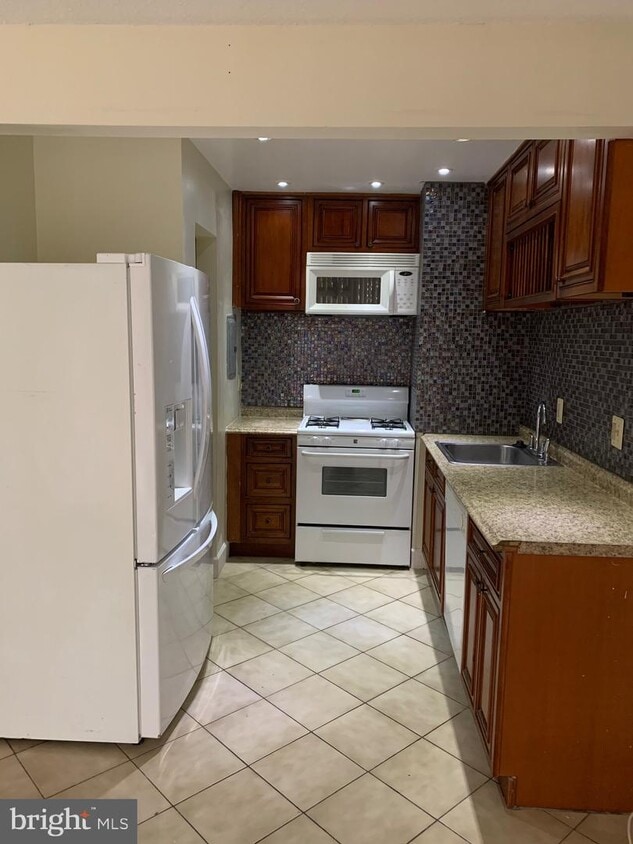 Foto principal - 1830 Metzerott Rd