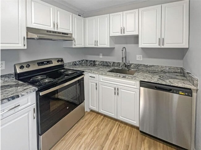 Building Photo - 11703 Raintree Village Blvd