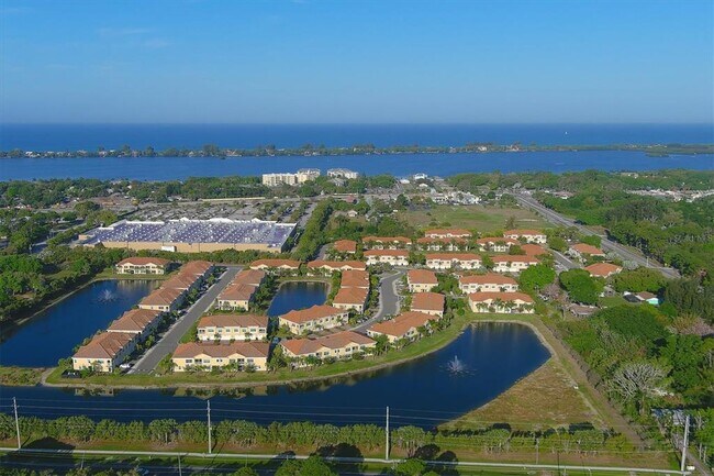 Foto del edificio - 103 Explorer Dr