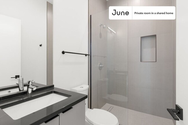 Foto del edificio - Private bedroom in 4 bed/3 bath Home