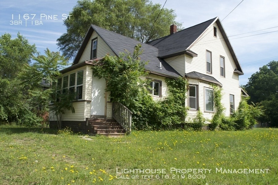 Primary Photo - 3 Bedroom Duplex Unit Available in Muskegon