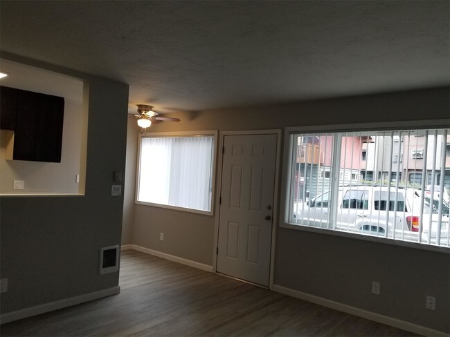 Foto del edificio - 258 Evergreen Rd