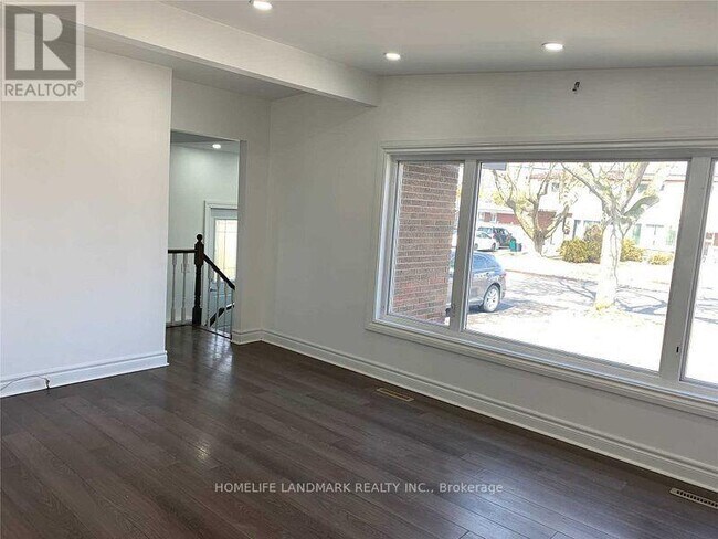 Photo du bâtiment - 8 Ronaldshay Ave