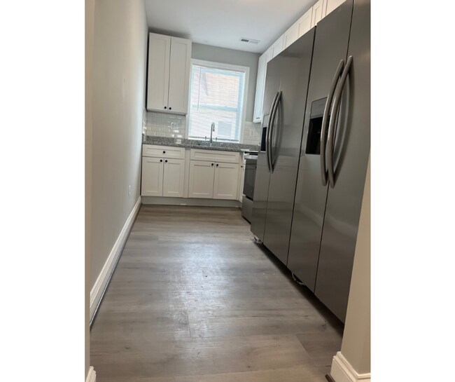 Foto del edificio - 4108 Groveland Ave