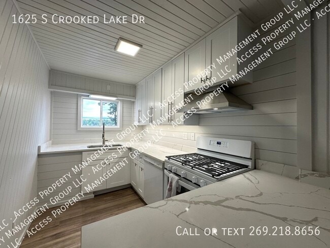 Foto del edificio - 1625 S Crooked Lake Dr