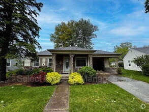 Building Photo - 1644 Circle Dr