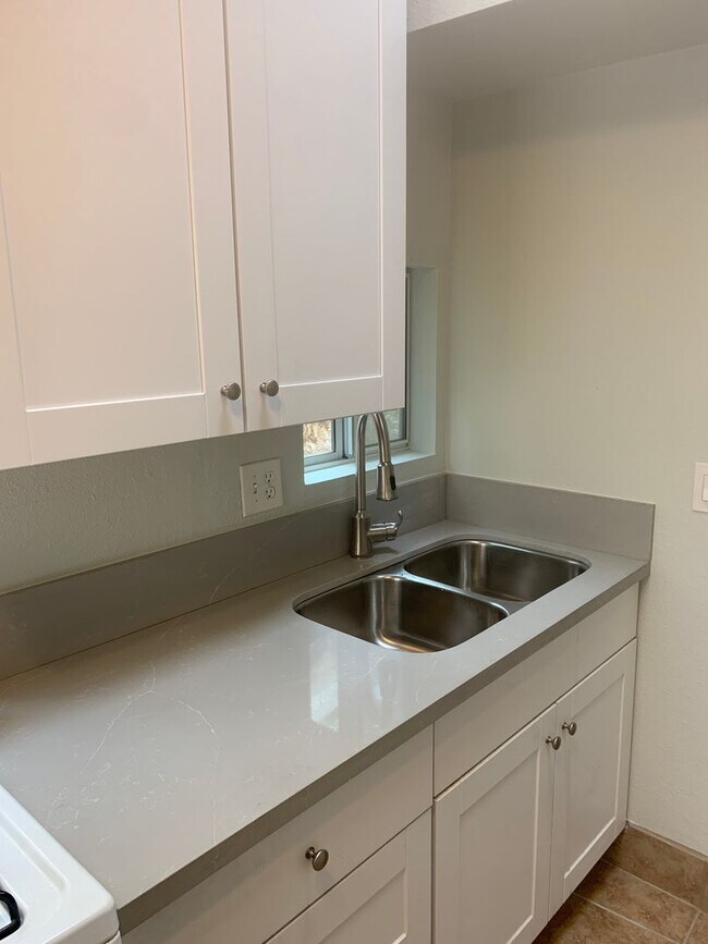 Building Photo - 3814 Helix