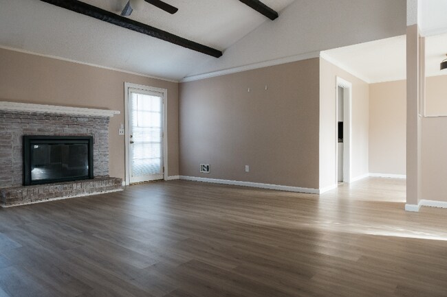 Building Photo - 126 Mill Creek Pkwy