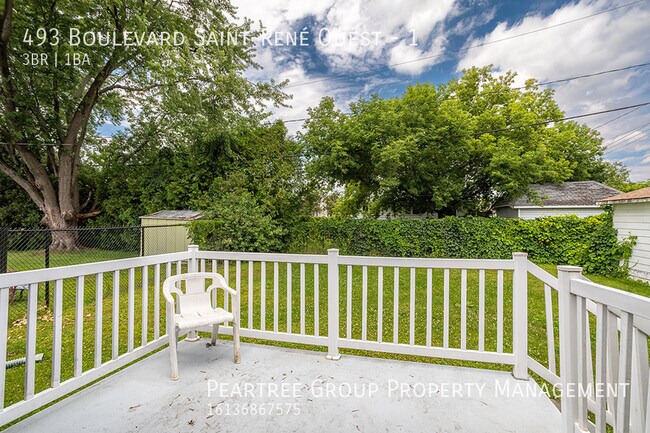 Photo du bâtiment - Spacious 3BR Bungalow with Private Yard & Parking –  493 St-René Blvd West, Gatineau