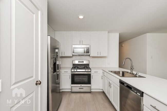 Foto del edificio - 2732 Mistwood Dr
