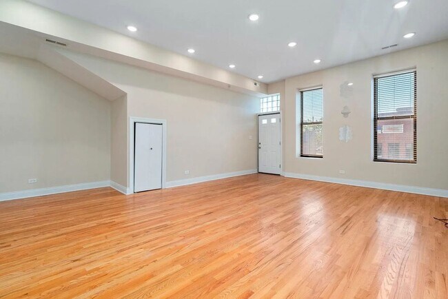 Foto del edificio - 1634 W Cermak Rd