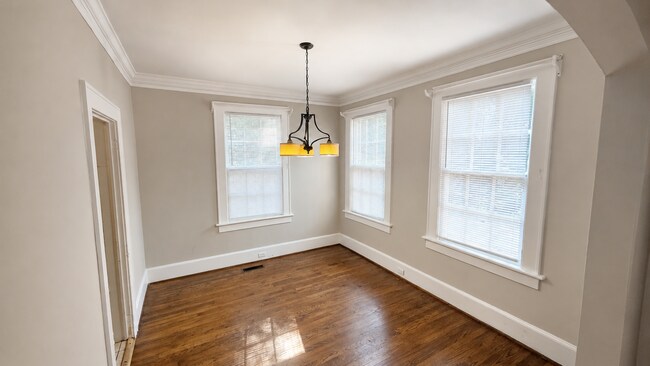 Foto del edificio - 2 Story Cloverdale Historic Duplex