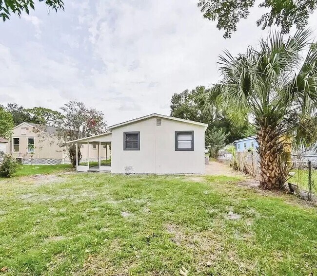 Foto del edificio - Charming Bungalow for rent in Lakeland