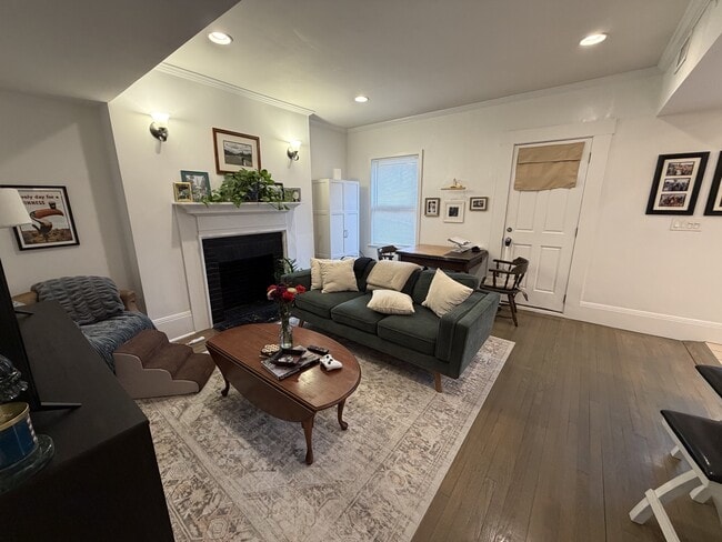 Foto del edificio - 1404 Beacon St