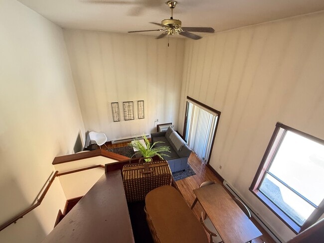 Building Photo - 402 W Dayton St