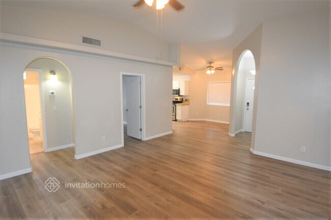 Building Photo - 10219 N 89th Ave