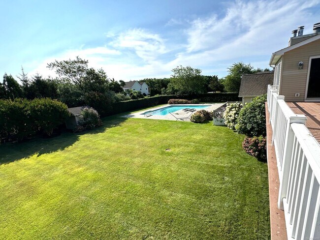 Foto del edificio - 1080 Lands End Rd