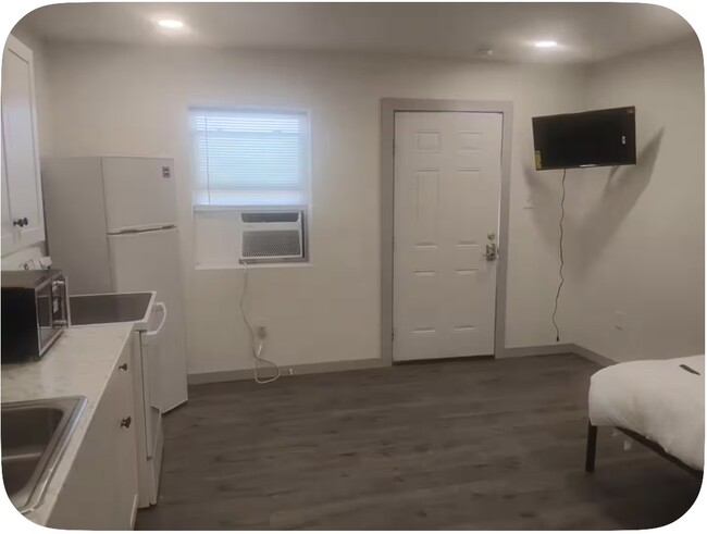 Building Photo - Trails End Apartments