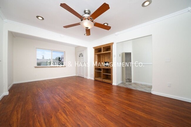 Building Photo - 1635 E Erie St