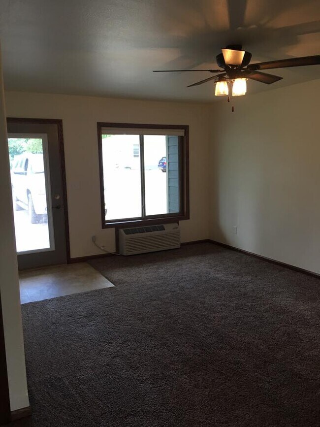 Foto del edificio - 208 E 2nd Ave