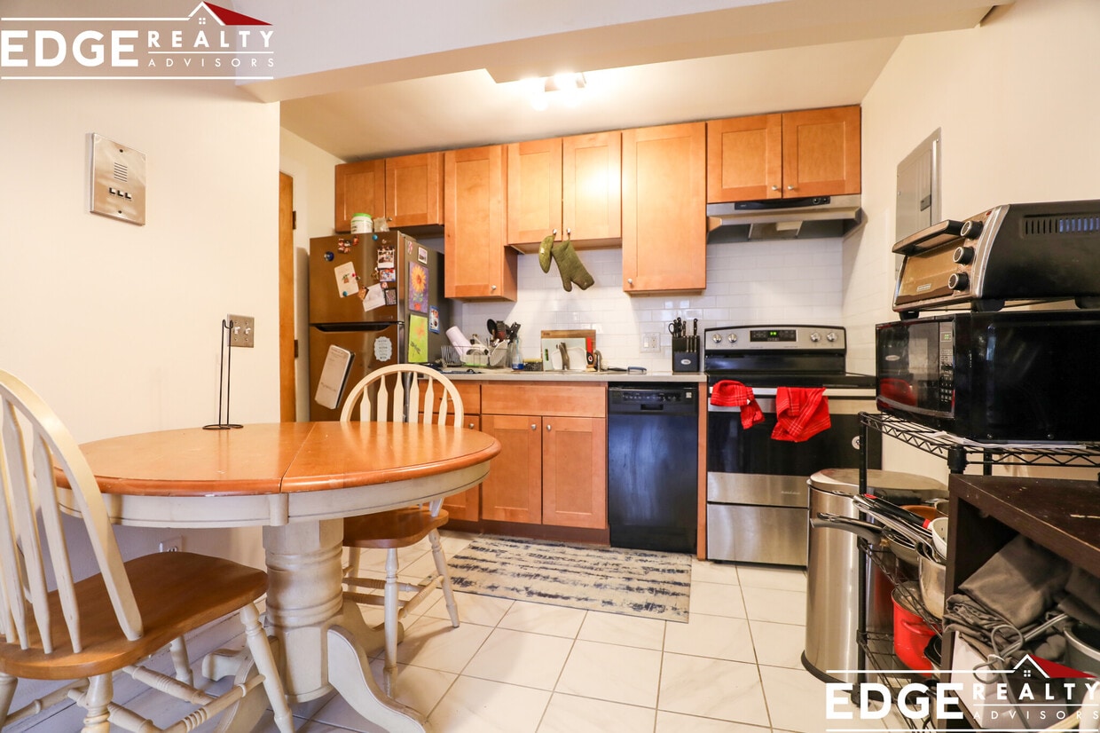 Photo - 11 Commonwealth Ct. Unit 10