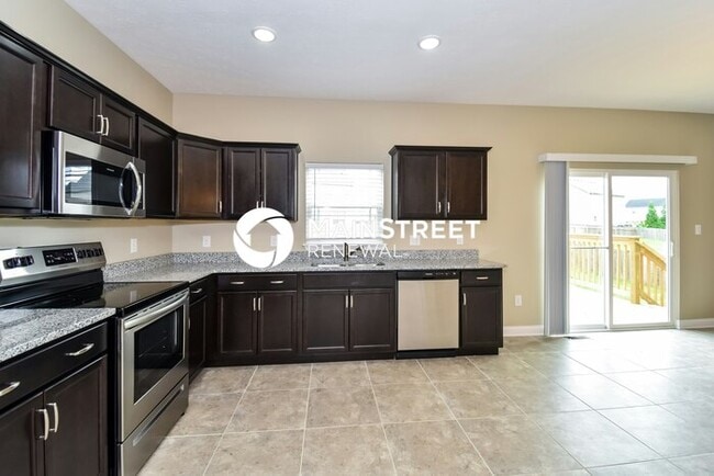 Building Photo - 4 Bedroom Pet-Friendly Home in Louisville, KY with Main Street Renewal